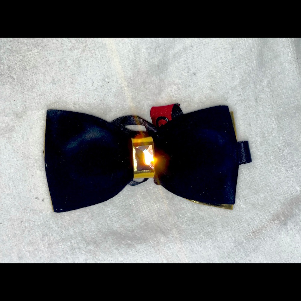 Bow tie